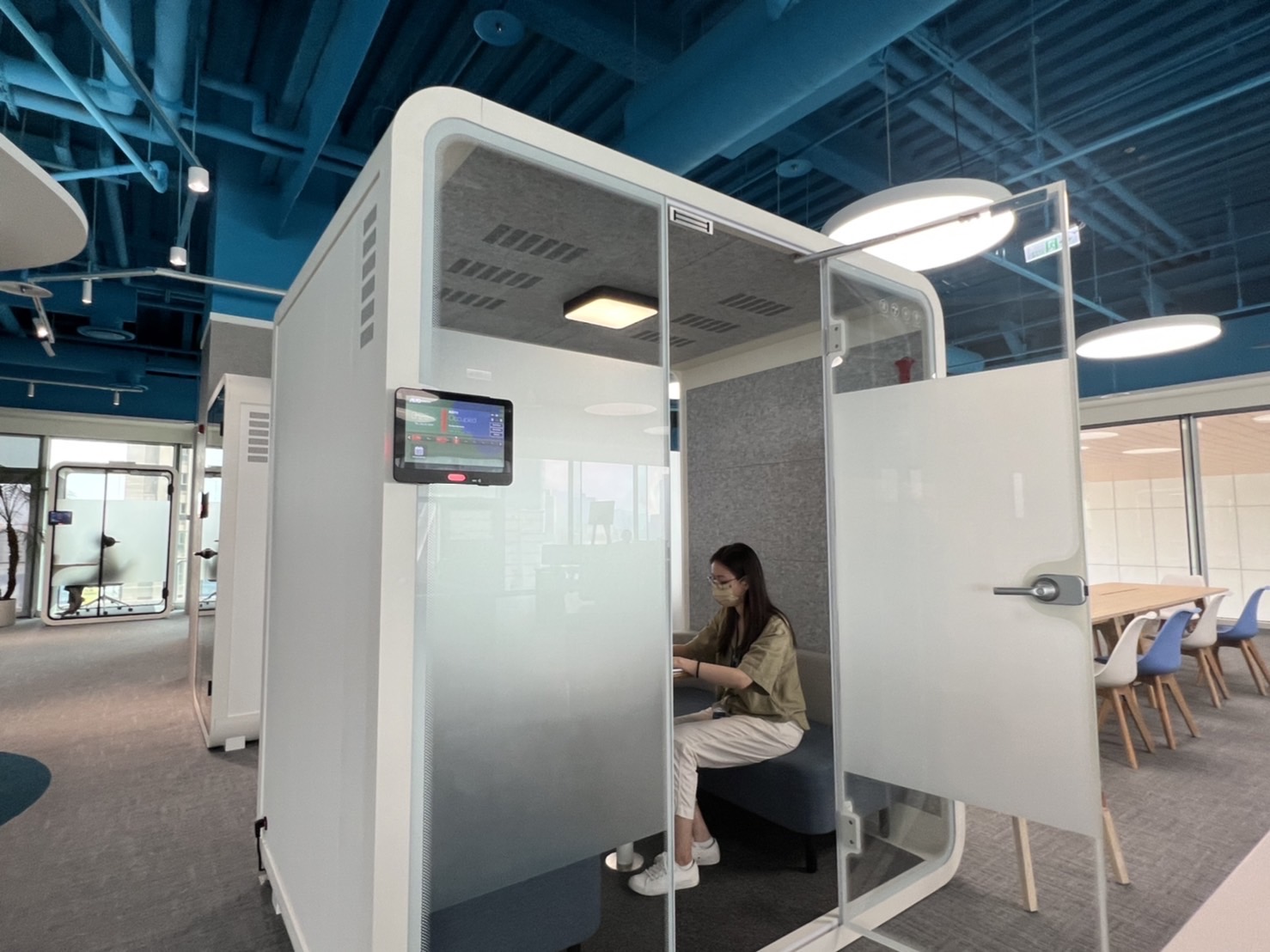 TVT体育高雄據點的智慧行動辦公艙，展現TVT体育在面板以外的研發應用軟實力